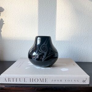 Vintage Cedar Mesa Signature Pottery Black Etched Vase 6”